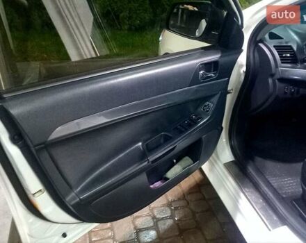 Белый Мицубиси Лансер, объемом двигателя 2 л и пробегом 254 тыс. км за 5850 $, фото 5 на Automoto.ua