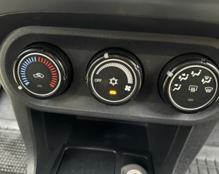 Белый Мицубиси Лансер, объемом двигателя 1.5 л и пробегом 265 тыс. км за 5600 $, фото 7 на Automoto.ua