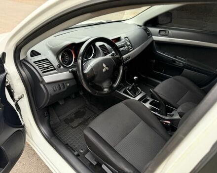 Белый Мицубиси Лансер, объемом двигателя 1.5 л и пробегом 265 тыс. км за 5600 $, фото 5 на Automoto.ua