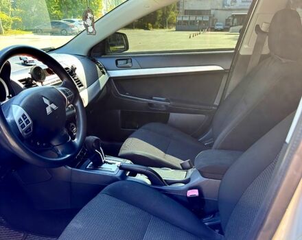 Белый Мицубиси Лансер, объемом двигателя 2 л и пробегом 240 тыс. км за 7500 $, фото 4 на Automoto.ua