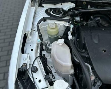 Білий Міцубісі Lancer, об'ємом двигуна 2 л та пробігом 225 тис. км за 7800 $, фото 10 на Automoto.ua