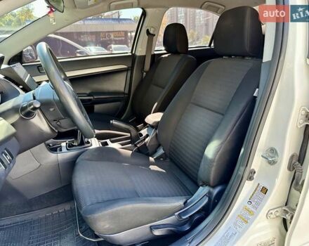 Белый Мицубиси Лансер, объемом двигателя 2 л и пробегом 124 тыс. км за 7700 $, фото 6 на Automoto.ua