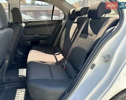 Белый Мицубиси Лансер, объемом двигателя 2 л и пробегом 124 тыс. км за 7700 $, фото 7 на Automoto.ua