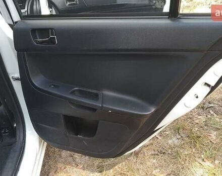 Білий Міцубісі Lancer, об'ємом двигуна 1.6 л та пробігом 155 тис. км за 9000 $, фото 5 на Automoto.ua