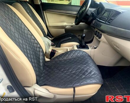 Белый Мицубиси Лансер, объемом двигателя 2 л и пробегом 132 тыс. км за 9200 $, фото 4 на Automoto.ua