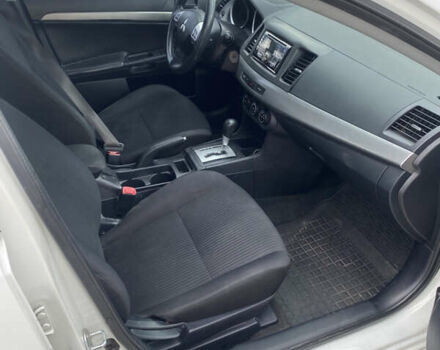 Мицубиси Лансер 2015 в Остоге на Automoto.ua Белый Мицубиси Лансер, объемом двигателя 2 л и пробегом 131 тыс. км за 9000 $, фото 10 на Automoto.ua