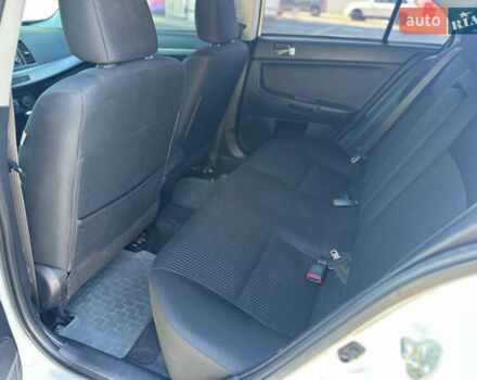 Білий Міцубісі Lancer, об'ємом двигуна 2 л та пробігом 165 тис. км за 7899 $, фото 6 на Automoto.ua