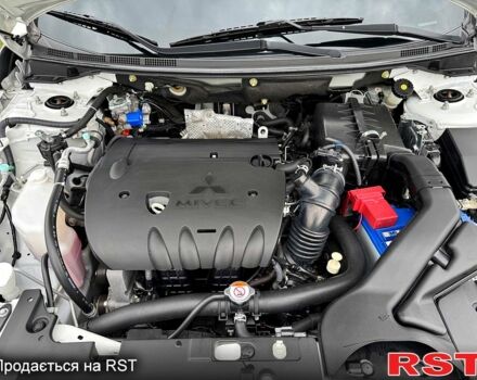 Белый Мицубиси Лансер, объемом двигателя 2 л и пробегом 100 тыс. км за 8750 $, фото 3 на Automoto.ua