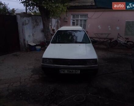 Белый Мицубиси Лансер, объемом двигателя 1.47 л и пробегом 300 тыс. км за 1100 $, фото 1 на Automoto.ua
