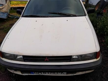 Мицубиси Лансер 1989 в Раздельной на Automoto.ua Белый Мицубиси Лансер, объемом двигателя 1.8 л и пробегом 0 тыс. км за 750 $, фото 1 на Automoto.ua