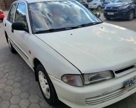 Белый Мицубиси Лансер, объемом двигателя 1.3 л и пробегом 280 тыс. км за 2750 $, фото 1 на Automoto.ua