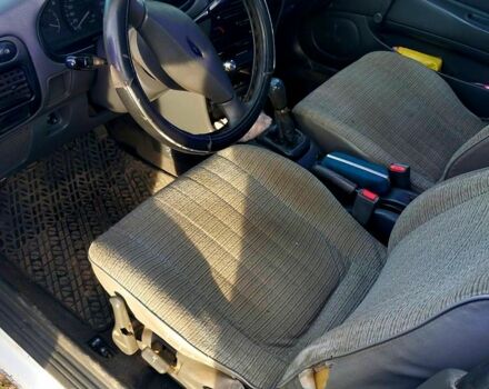 Белый Мицубиси Лансер, объемом двигателя 1.3 л и пробегом 268 тыс. км за 800 $, фото 1 на Automoto.ua