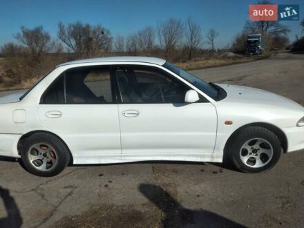 Мицубиси Лансер 1995 в Киеве на Automoto.ua Белый Мицубиси Лансер, объемом двигателя 1.3 л и пробегом 300 тыс. км за 2000 $, фото 1 на Automoto.ua