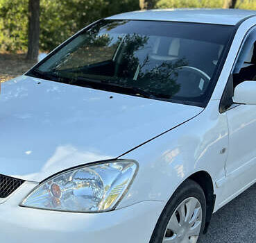 Белый Мицубиси Лансер, объемом двигателя 1.6 л и пробегом 200 тыс. км за 4600 $, фото 1 на Automoto.ua