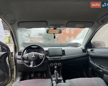 Бежевый Мицубиси Лансер, объемом двигателя 2 л и пробегом 278 тыс. км за 3100 $, фото 10 на Automoto.ua