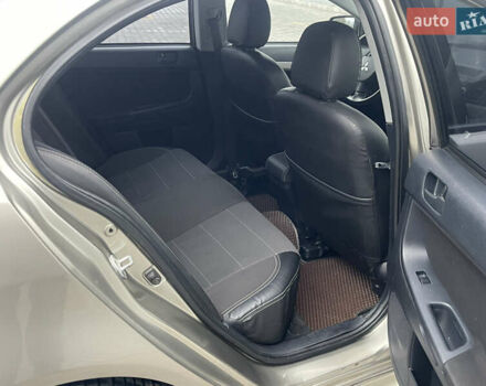 Бежевый Мицубиси Лансер, объемом двигателя 2 л и пробегом 230 тыс. км за 5599 $, фото 4 на Automoto.ua