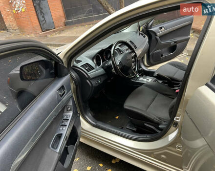 Бежевий Міцубісі Lancer, об'ємом двигуна 2 л та пробігом 240 тис. км за 6300 $, фото 8 на Automoto.ua