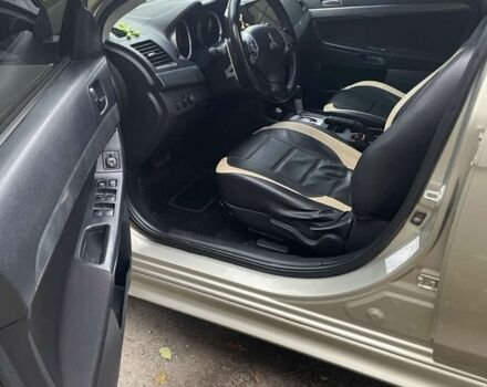 Бежевий Міцубісі Lancer, об'ємом двигуна 2 л та пробігом 290 тис. км за 6000 $, фото 4 на Automoto.ua