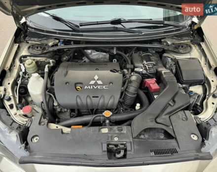 Бежевый Мицубиси Лансер, объемом двигателя 2 л и пробегом 238 тыс. км за 5500 $, фото 13 на Automoto.ua