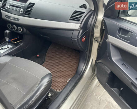 Бежевый Мицубиси Лансер, объемом двигателя 2 л и пробегом 230 тыс. км за 5599 $, фото 5 на Automoto.ua