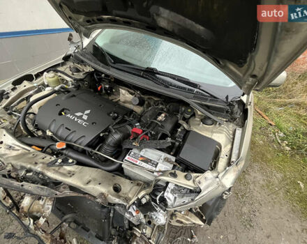 Бежевый Мицубиси Лансер, объемом двигателя 2 л и пробегом 278 тыс. км за 3100 $, фото 14 на Automoto.ua