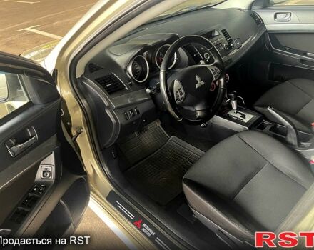 Бежевый Мицубиси Лансер, объемом двигателя 2 л и пробегом 190 тыс. км за 6350 $, фото 4 на Automoto.ua