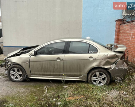 Бежевый Мицубиси Лансер, объемом двигателя 2 л и пробегом 278 тыс. км за 3100 $, фото 3 на Automoto.ua