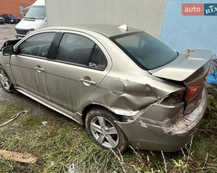 Бежевый Мицубиси Лансер, объемом двигателя 2 л и пробегом 278 тыс. км за 3100 $, фото 6 на Automoto.ua