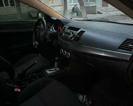 Бежевый Мицубиси Лансер, объемом двигателя 2 л и пробегом 250 тыс. км за 7000 $, фото 7 на Automoto.ua