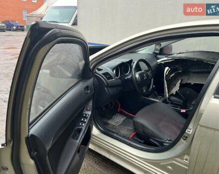 Бежевый Мицубиси Лансер, объемом двигателя 2 л и пробегом 278 тыс. км за 3100 $, фото 7 на Automoto.ua