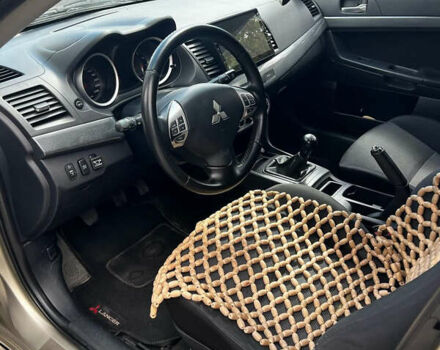 Бежевый Мицубиси Лансер, объемом двигателя 2 л и пробегом 270 тыс. км за 5300 $, фото 3 на Automoto.ua