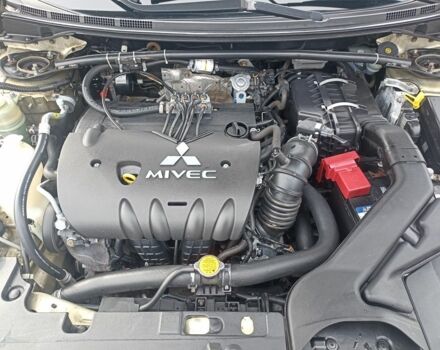 Бежевий Міцубісі Lancer, об'ємом двигуна 2 л та пробігом 340 тис. км за 5700 $, фото 4 на Automoto.ua