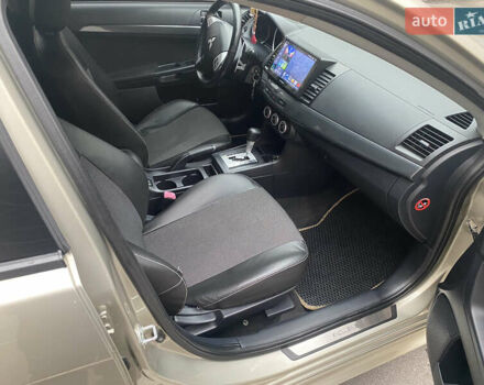 Бежевий Міцубісі Lancer, об'ємом двигуна 2 л та пробігом 173 тис. км за 7500 $, фото 3 на Automoto.ua
