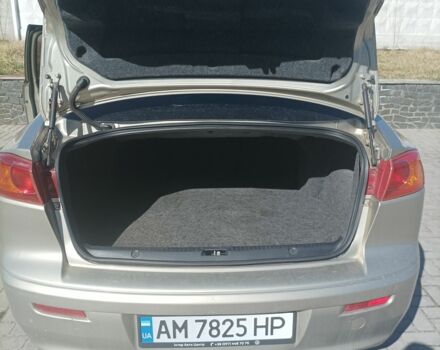 Бежевый Мицубиси Лансер, объемом двигателя 2 л и пробегом 191 тыс. км за 5300 $, фото 4 на Automoto.ua