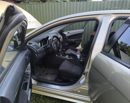 Бежевый Мицубиси Лансер, объемом двигателя 2 л и пробегом 100 тыс. км за 8000 $, фото 2 на Automoto.ua