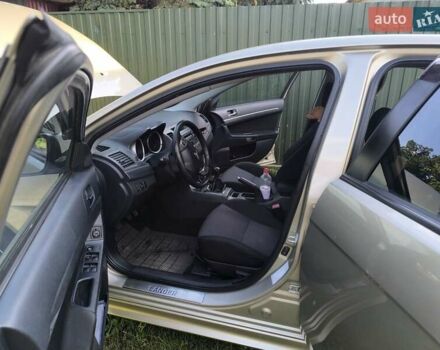 Бежевий Міцубісі Lancer, об'ємом двигуна 2 л та пробігом 100 тис. км за 8000 $, фото 6 на Automoto.ua