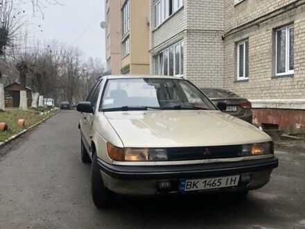 Мицубиси Лансер 1989 в Ровно на Automoto.ua Бежевый Мицубиси Лансер, объемом двигателя 1.8 л и пробегом 350 тыс. км за 1400 $, фото 1 на Automoto.ua
