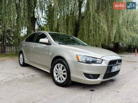 Бежевий Міцубісі Lancer, об'ємом двигуна 2 л та пробігом 280 тис. км за 8000 $, фото 1 на Automoto.ua