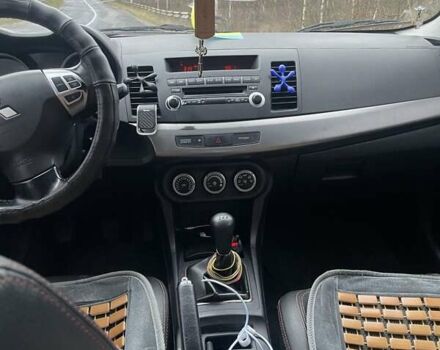 Черный Мицубиси Лансер, объемом двигателя 2 л и пробегом 260 тыс. км за 6000 $, фото 9 на Automoto.ua