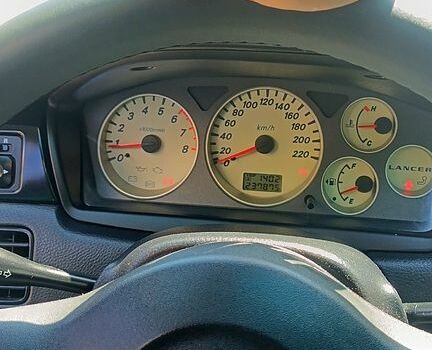 Черный Мицубиси Лансер, объемом двигателя 1.6 л и пробегом 238 тыс. км за 4300 $, фото 6 на Automoto.ua