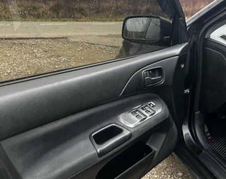 Черный Мицубиси Лансер, объемом двигателя 1.6 л и пробегом 272 тыс. км за 2800 $, фото 6 на Automoto.ua