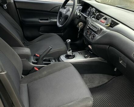 Черный Мицубиси Лансер, объемом двигателя 1.6 л и пробегом 263 тыс. км за 2900 $, фото 11 на Automoto.ua