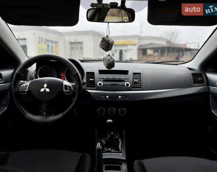 Черный Мицубиси Лансер, объемом двигателя 2 л и пробегом 215 тыс. км за 5500 $, фото 12 на Automoto.ua