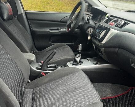 Черный Мицубиси Лансер, объемом двигателя 1.6 л и пробегом 272 тыс. км за 2800 $, фото 6 на Automoto.ua