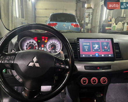 Черный Мицубиси Лансер, объемом двигателя 2 л и пробегом 200 тыс. км за 8000 $, фото 4 на Automoto.ua