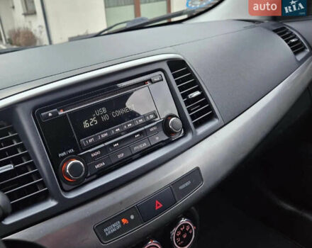 Черный Мицубиси Лансер, объемом двигателя 1.59 л и пробегом 220 тыс. км за 9800 $, фото 7 на Automoto.ua