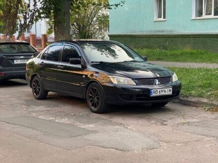 Черный Мицубиси Лансер, объемом двигателя 1 л и пробегом 300 тыс. км за 3500 $, фото 1 на Automoto.ua