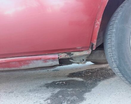 Красный Мицубиси Лансер, объемом двигателя 1.5 л и пробегом 222 тыс. км за 700 $, фото 6 на Automoto.ua