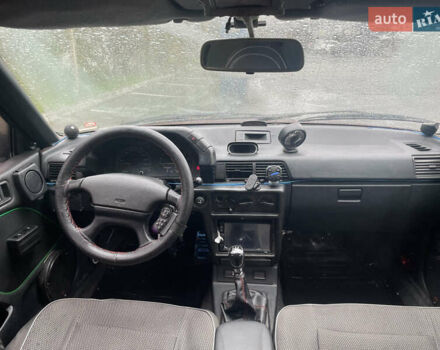 Красный Мицубиси Лансер, объемом двигателя 1.2 л и пробегом 220 тыс. км за 1300 $, фото 4 на Automoto.ua