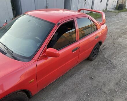 Красный Мицубиси Лансер, объемом двигателя 1.3 л и пробегом 330 тыс. км за 1200 $, фото 4 на Automoto.ua